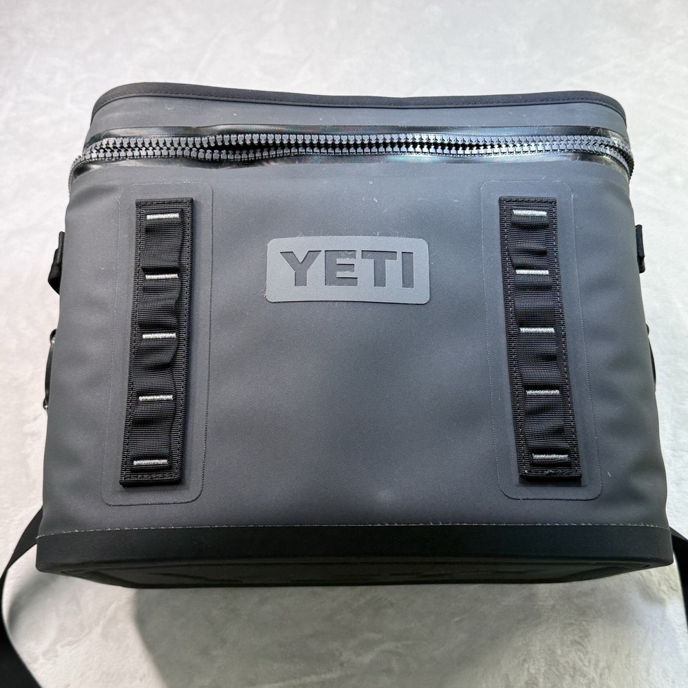 YETI Hopper Flip 18 Soft Cooler Charcoal Gray Portable Insulated Shoulder Strap